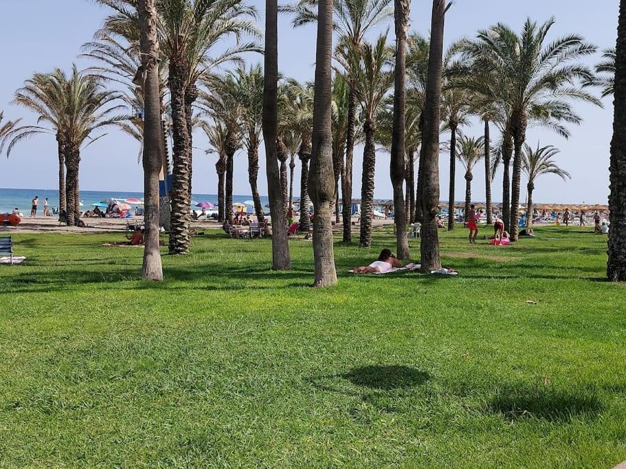 Lux. Frontbeach-Terrace. 5 Pools.Tv. 2 A.C.Netflix 贝纳尔马德纳 外观 照片
