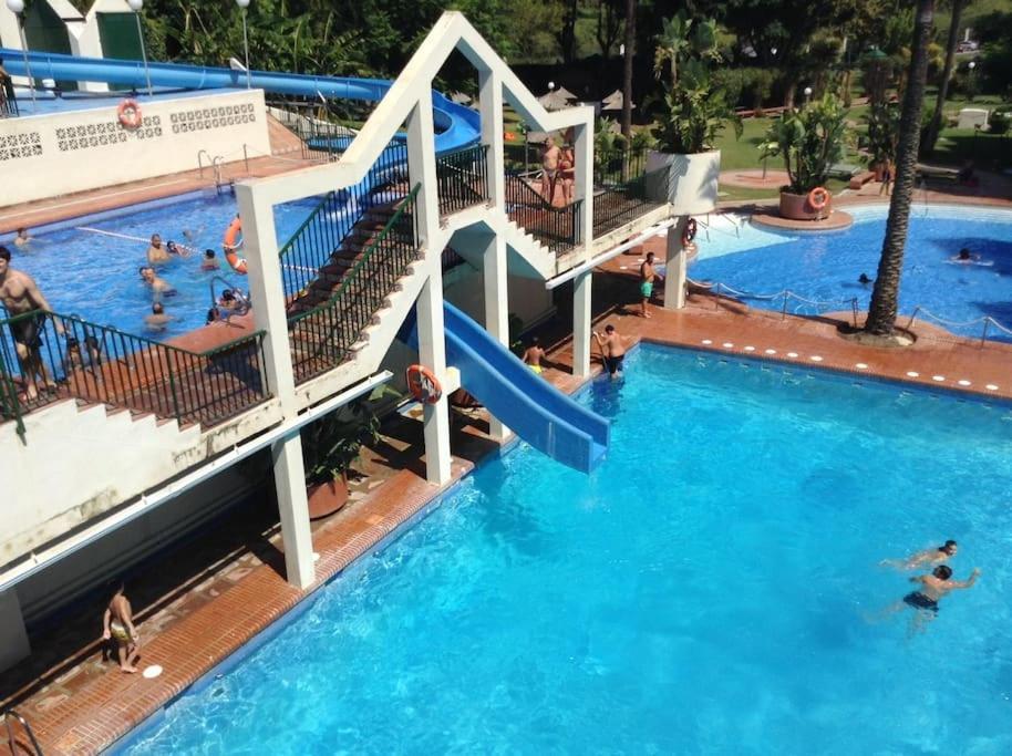 Lux. Frontbeach-Terrace. 5 Pools.Tv. 2 A.C.Netflix 贝纳尔马德纳 外观 照片