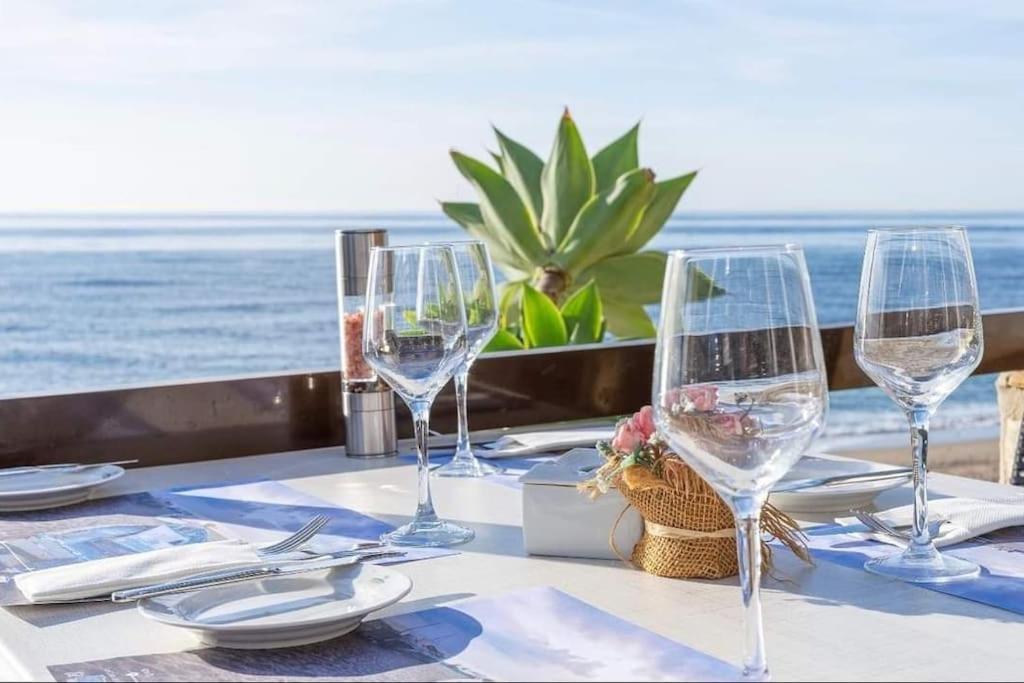 Lux. Frontbeach-Terrace. 5 Pools.Tv. 2 A.C.Netflix 贝纳尔马德纳 外观 照片