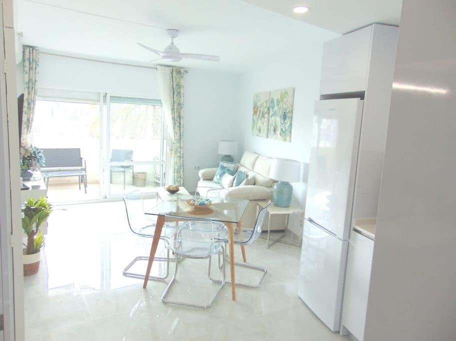 Lux. Frontbeach-Terrace. 5 Pools.Tv. 2 A.C.Netflix 贝纳尔马德纳 外观 照片