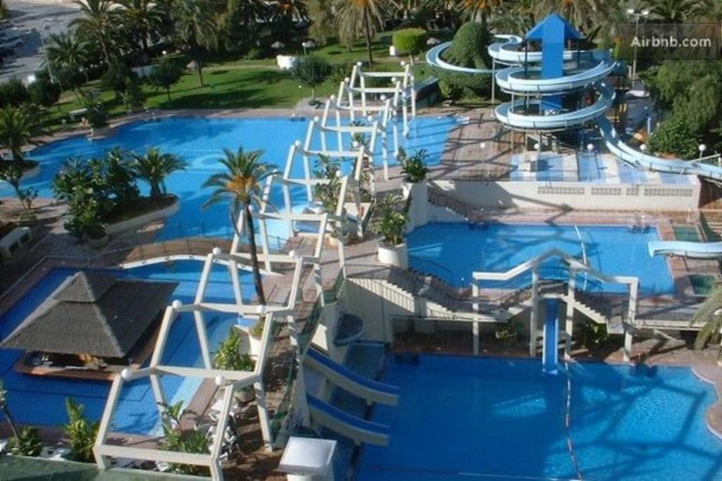 Lux. Frontbeach-Terrace. 5 Pools.Tv. 2 A.C.Netflix 贝纳尔马德纳 外观 照片
