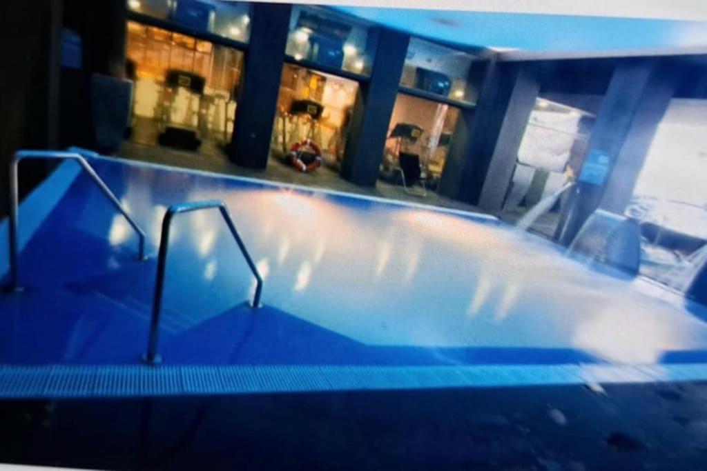 Lux. Frontbeach-Terrace. 5 Pools.Tv. 2 A.C.Netflix 贝纳尔马德纳 外观 照片