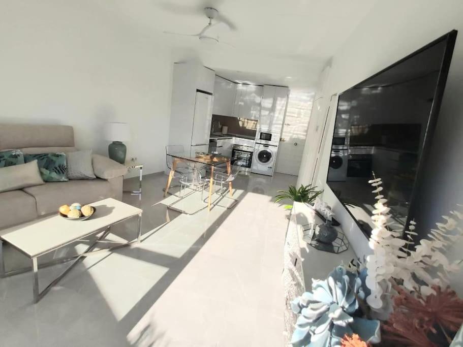 Lux. Frontbeach-Terrace. 5 Pools.Tv. 2 A.C.Netflix 贝纳尔马德纳 外观 照片