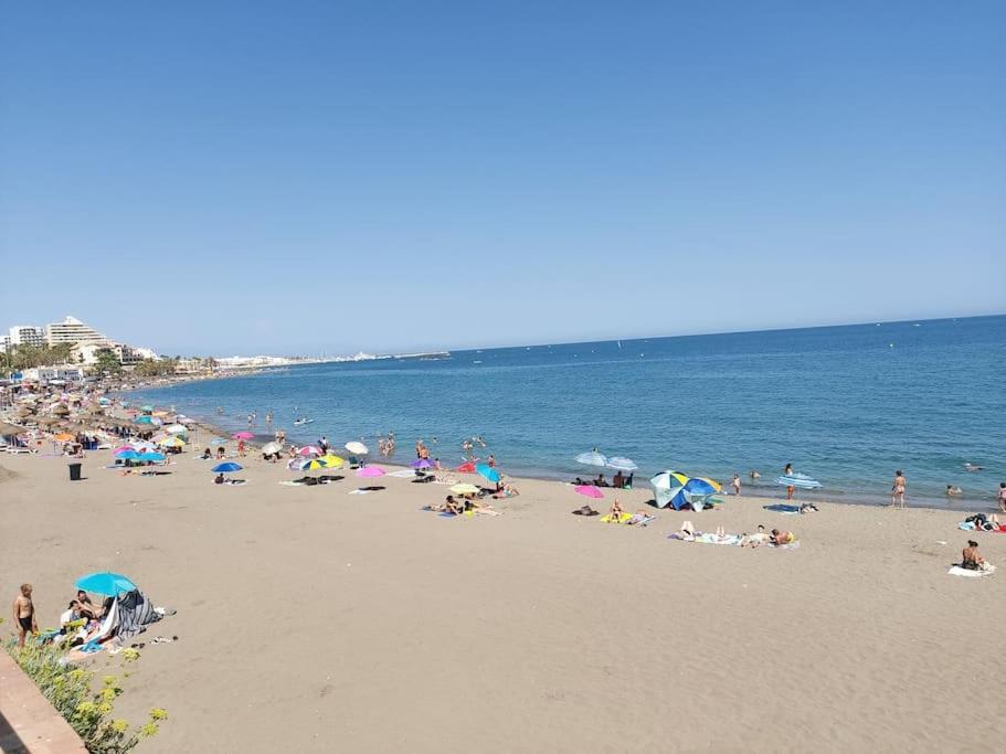 Lux. Frontbeach-Terrace. 5 Pools.Tv. 2 A.C.Netflix 贝纳尔马德纳 外观 照片