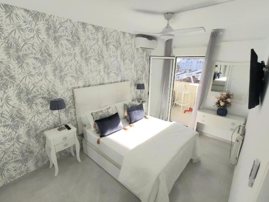 Lux. Frontbeach-Terrace. 5 Pools.Tv. 2 A.C.Netflix 贝纳尔马德纳 外观 照片