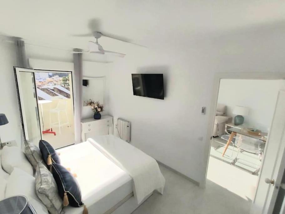 Lux. Frontbeach-Terrace. 5 Pools.Tv. 2 A.C.Netflix 贝纳尔马德纳 外观 照片